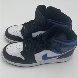 Nike Youth Black and White Sneakers with Blue Accents